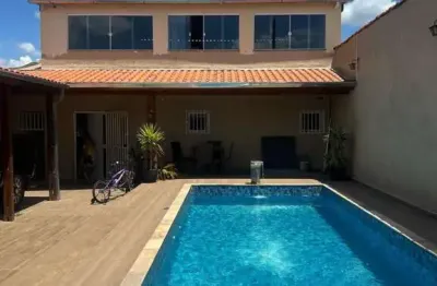 Casa com 2 quartos, piscina, área gourmet e espaço extra próximo à br