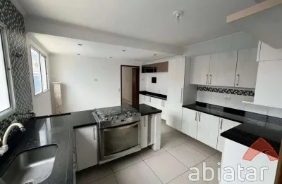 Casa à venda com 170m², 3 quartos e 2 vagas no jardim monte alegre - taboão da serra.