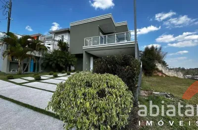 Casa contemporânea à venda em condomínio fechado com piscina e energia solar – alto padrão