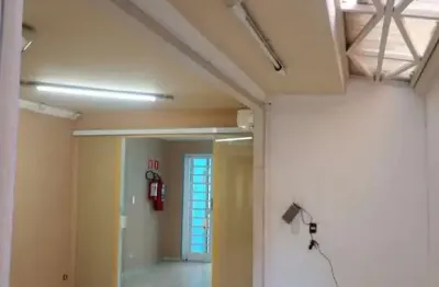 Ponto comercial para locação com estrutura pronta e salas amplas