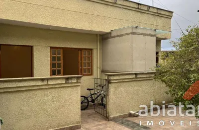 Casa com sacada para aluguel no jardim das oliveiras  rua luciano marcos saturnino, taboão da serra