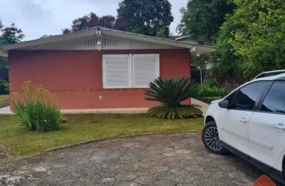 Casa à venda no condomínio green valley – 200m² construídos – jardim itatiaia – embu das artes – sp