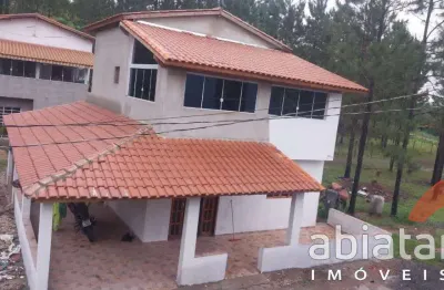 Sobrado recém-construído à venda no condomínio triângulo azul  3 dormitórios com suíte e varanda