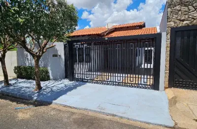 Linda casa pronta para morar no bairro gabriela são josé do rio preto com 3 dormitórios sendo uma suíte e moveis planejados.