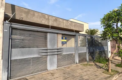 Linda casa para morar no bairro jardim bianco ao lado da av vetorasso composta por 3 dormitórios e area de lazer com piscina