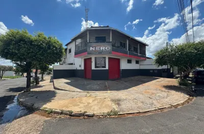 Sobrado comercial com 3 dormitorios no piso 1º andar e salão no térreo para locação