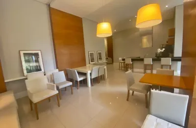 Apartamento de alto padrão com vista panorâmica para praça