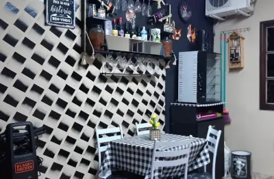 Casa averbada no bairro sitio cercado,com 2 quartos,2 garagens