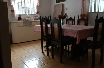 Vende-se casa,com 4 garagens no bairro boqueirão curitiba/pr