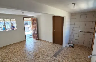 Casa 70 m com um belo terreno nos fundos bairro sitio cercado curitiba pr
