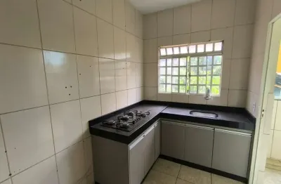Casa com 2 quartos para alugar na monte wagner, 13, elizabeth (justinópolis), ribeirão das neves por r$ 900
