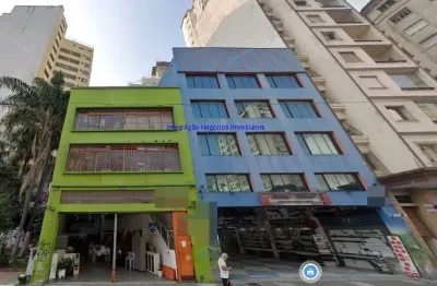 Loja 822m² e 02 banheiros.  excelente localização, á 8 minutos andando para a estação do metrô santa cecilia; entre as ruas ana cintra