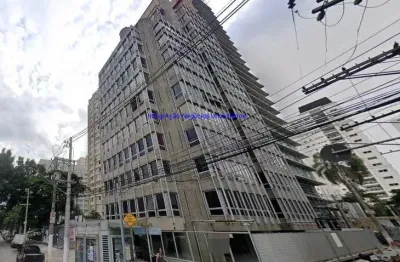 Condomínio com portaria e recepção.  excelente localização á 10 minutos andando para a estação do metrô cidade jardim;