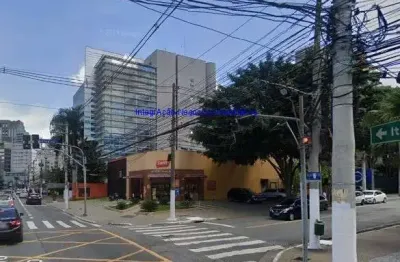 Loja 419m² com 05 banheiros.  excelente localização, entre as ruas general mena barreto, oliveira dias e avenida são gabriel.