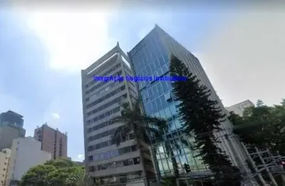 Condomínio com recepção e segurança.  excelente localização entre as ruas jerônimo da veiga, amauri e campos bicudo.