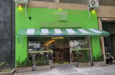 Loja 242,60m², 02 salas, 01 mezanino  e 02 banheiros.   excelente localização á 3 minutos andando para a estação do metrô república