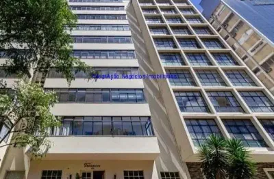 Apartamento  156m², 03 dormitórios (sendo 01 suíte), 03 banheiros, 01 vaga de garagem e sala ampla com janela de fora a fora.  condomínio
