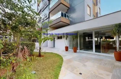 Condomínio com segurança, portaria, salão de festas, churrasqueira, academia e piscina.  excelente localização, á 4 minutos andando para estação