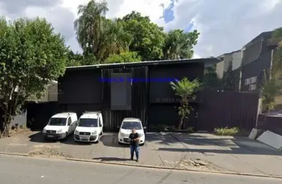 Apartamento 281m², 02 banheiros e 08 vagas de garagem.  excelente localização, á 6 minutos andando para a estação do metrô oscar freire