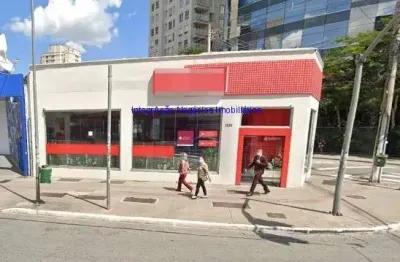 Loja 579m² e 02 banheiros.  excelente localização, á 1 minuto andando para a estação do metrô faria lima; entre as ruas claudio soares, diogo moreira