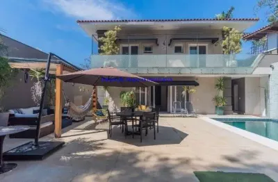 Casa 720m², 04 dormitórios (sendo suítes), 05 banheiros e 04 vagas de garagem.  excelente localização, entre as ruas deputado fabio aranha