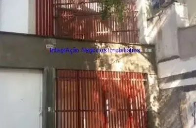 Casa sobrado 440m², 06 banheiros e 03 vagas de garagem.  excelente localização, entre as ruas piracuama, bernardo da veiga