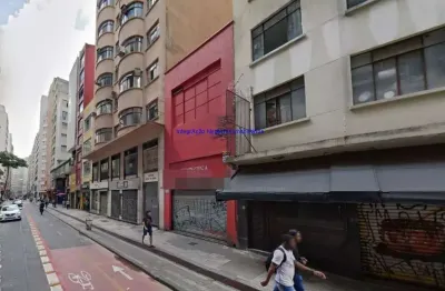 Prédio comercial 300m² e 02 banheiros.  excelente localização á 2 minutos andando para a estação do metrô anhangabaú; entre as ruas nova barão