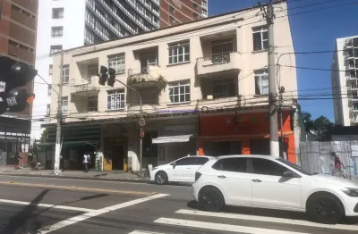 Prédio 1000m², 14 apartamentos e 04 lojas no térreo.  condomínio com portaria.  excelente localização entre as ruas manuel da nobrega, bombeiros