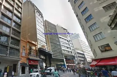 Conjunto comercial  mobiliado 80m², 01 copa e 02  banheiros.  condomínio com recepção e segurança 24hrs  excelente localização