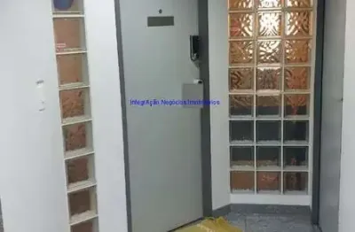 Conjunto comercial 70m², 01 copa, 02 banheiros e 02 vagas de garagem.  condomínio com recepção e segurança.  excelente localização