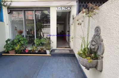 Casa 180m², 03 dormitórios, 03 banheiros e 01 vaga na garagem.  excelente localização entre as ruas tanabi, dona germaine burchard e avenida antártica