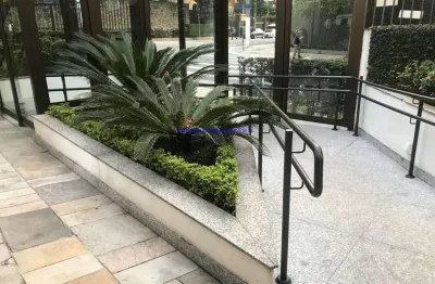 Apartamento 230m², 03 dormitórios (sendo 3 suítes + 01 closet), 05 banheiros e 02 vagas na garagem.  condomínio com segurança, portaria, piscina, espa