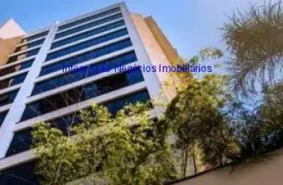Prédio comercial  4.251,92m², 18 banheiros e 150 vagas na garagem; sua ocupação, com lajes de 340m2 e um espaço localizado no térreo de 540m2 .