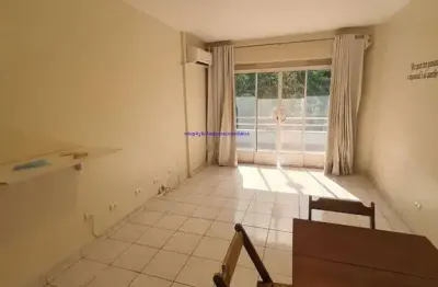 Apartamento 55m², 01 dormitório e 01 banheiro.  condomínio com segurança e portaria.  excelente localização.