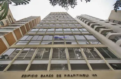 Condomínio com segurança, portaria, piscina, playground e  salão de jogos.  excelente localização á 6 minutos andando para a estação do metrô