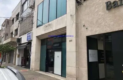 Loja 430m², 02 banheiros.  excelente localização á 10 minutos andando para a estação do metrô tiradentes; entre as ruas lubavitch e três rios .