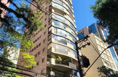 Condomínio com portaria, segurança, piscina, sauna, sala de ginastica  e salão de festa.  excelente localização, á 7 minutos andando para a estação