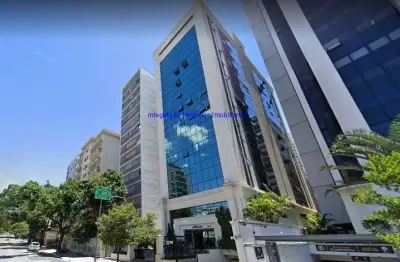 Condomínio com recepção e segurança.  excelente localização á 8 minutos andando para a estação do metrô; entre as ruas baronesa de itu, são vicente