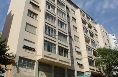 Studio 30m², 01 dormitório e 01 banheiro.  condomínio com segurança e portaria.  excelente localização á 7 minutos andando para a estação do metrô