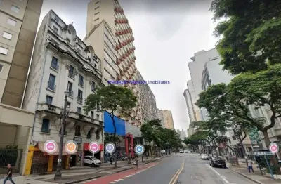 Condomínio com recepção e segurança.  excelente localização á 7 minutos andando para a estação do metrô santa cecilia; entre a rua vitória