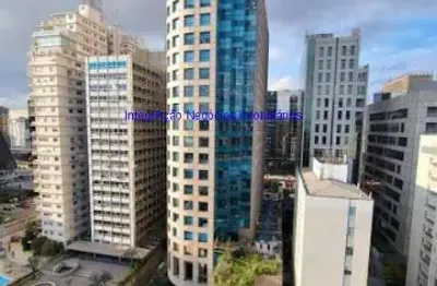 Conjunto comercial 162m², 02 banheiros e 01 vaga na garagem.  condomínio com recepção e segurança.  excelente localização á 2 minutos andando para a e