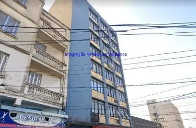 Conjunto comercial 301m² e 02 banheiros.  condomínio com recepção e segurança.  excelente localização á 9 minutos andando para a estação de trem lapa