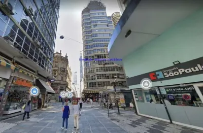 Loja 30m² e  01 banheiro.  excelente localização á 2 minutos andando para a estação do metrô sé; entre as ruas quintino bocaiúva e direita.
