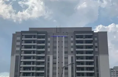 Condomínio com portaria, segurança, piscina, churrasqueira, academia, brinquedoteca, playground, salão de jogos e salão de festa.