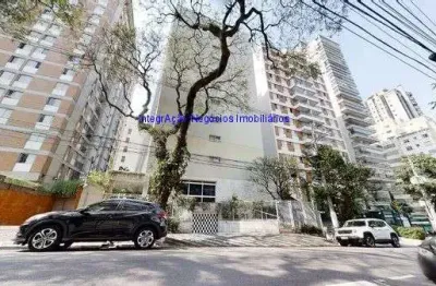 Condomínio com portaria, segurança, churrasqueira, playground, brinquedoteca e salão de festa.  excelente localização