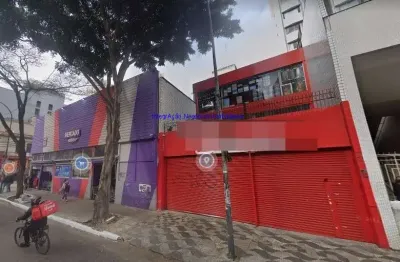 Prédio comercial  893m², 04 banheiros e 12 vagas na garagem; possui 3 pavimentos.  excelente localização á 3 minutos andando para a estação do metrô