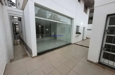Sobrado 330m², 04 dormitórios (sendo 01 suíte), 04 banheiros e 04 vagas na garagem.  excelente localização entre as avenidas jamaris, divino salvador