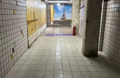 Loja 60m² e 01 banheiro.  excelente localização á 1 minuto andando para a estação do metrô sé; entre as ruas quinze de novembro,  anchieta
