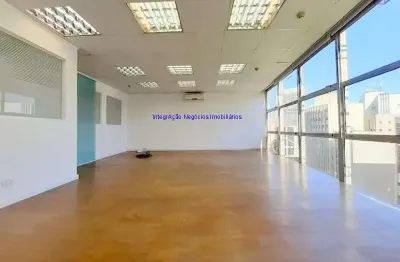 Conjunto comercial 110m², 05 salas e 02 banheiros.  condomínio com recepção e segurança 24hrs.  excelente localização
