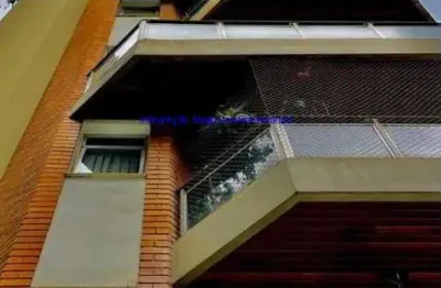 Apartamento 195m², 03 dormitórios (sendo 01 suíte), 02 banheiros e 03 vagas na garagem.  condomínio com portaria, segurança 24hrs, piscina